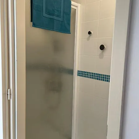 Les Pieds Dans L'eau