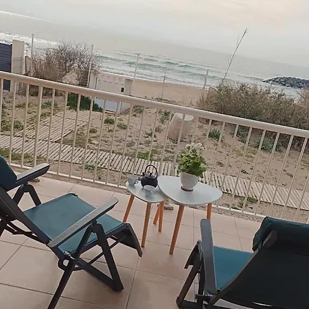 Les Pieds Dans L'eau Apartment