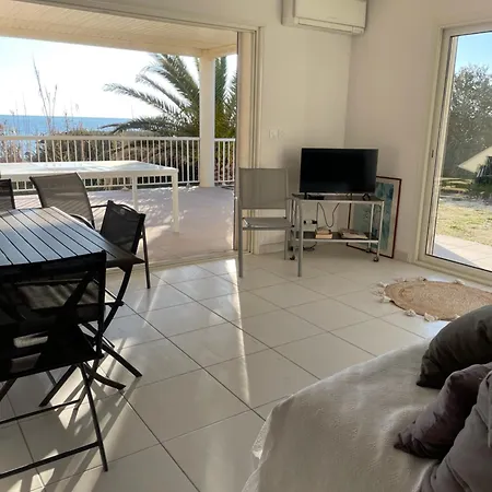 Les Pieds Dans L'eau Apartment