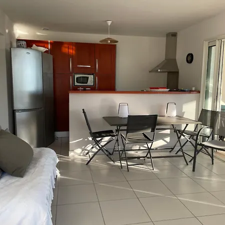 Les Pieds Dans L'eau